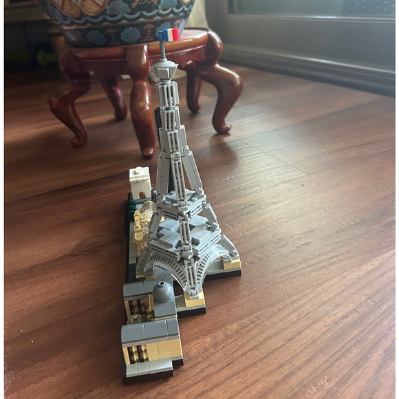 LEGO Architecture Paris Set 21044 - Picture 4 of 5